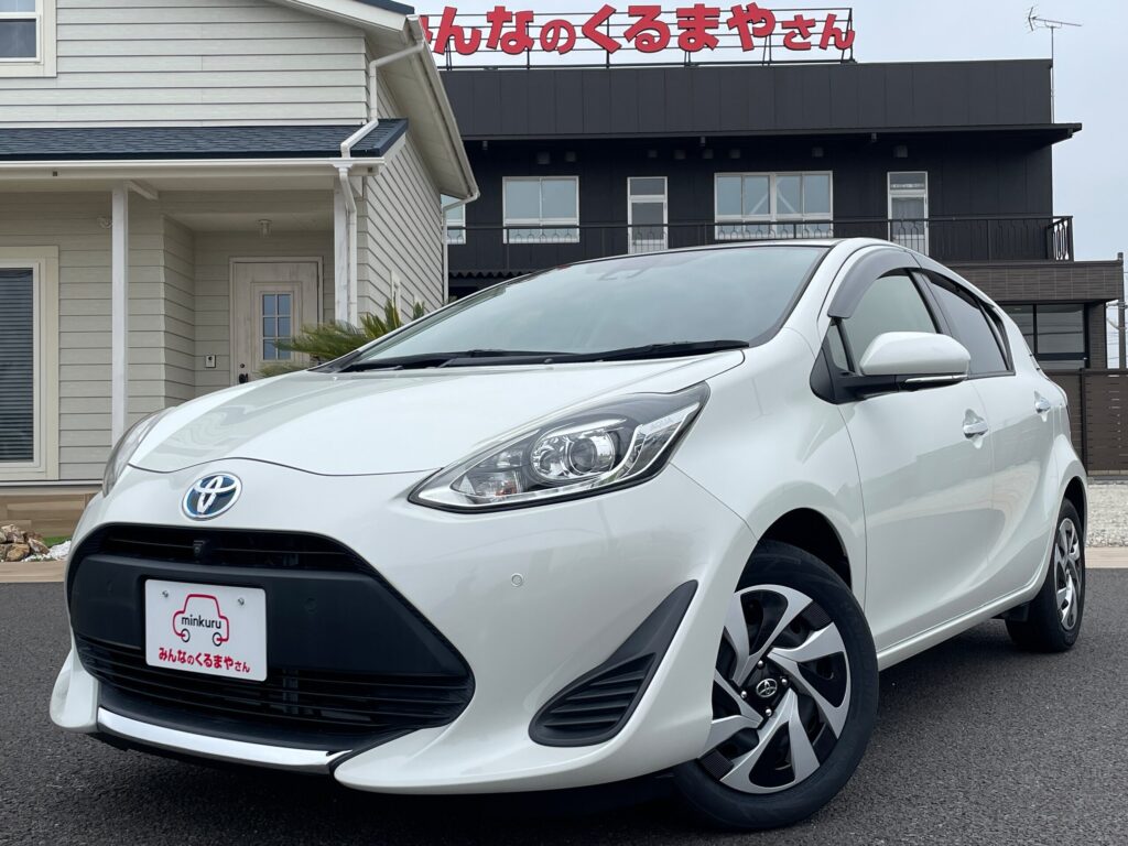 トヨタ アクア 1.5Sスタイルブラック 写真1